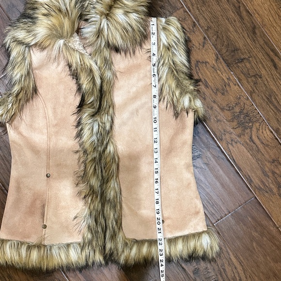 Faux Fur Trimmed Tan Vest - Picture 13 of 16